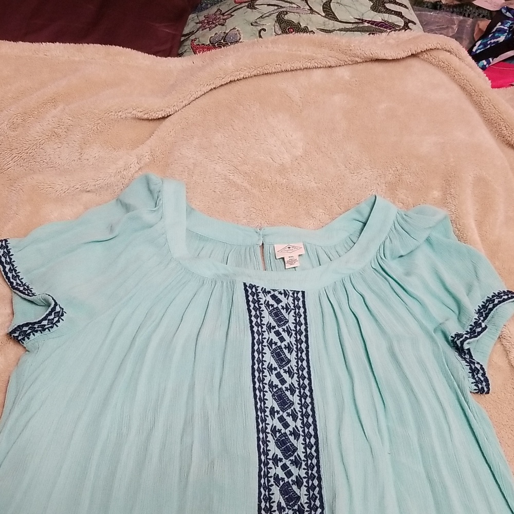 Embroidered top - Picture 3 of 5